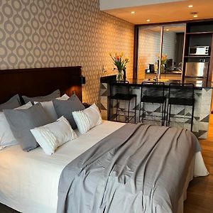 Ian Hotel